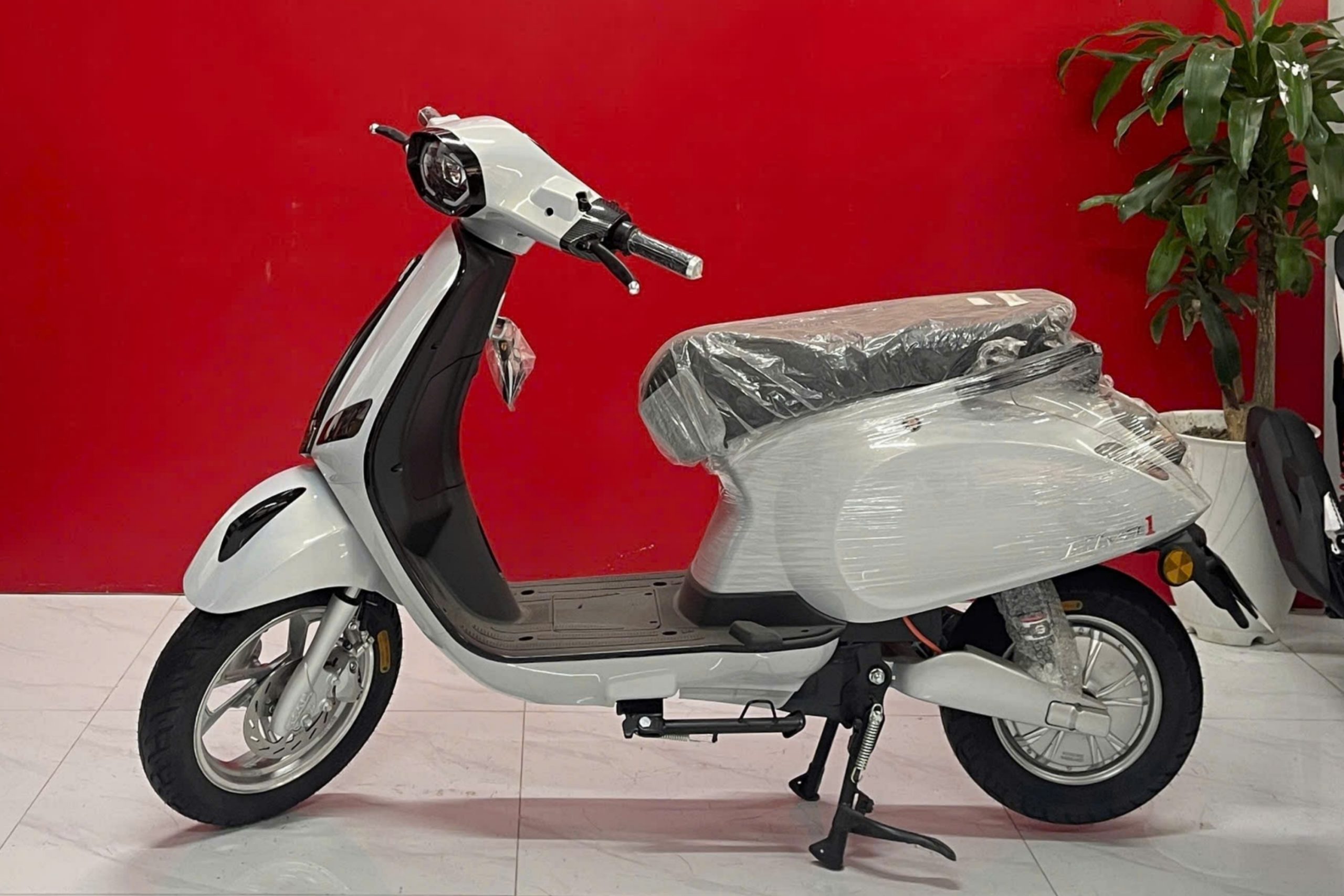 XE ĐIỆN G20 ElVA - DÁNG VESPA - MÀU BẠC XÁM