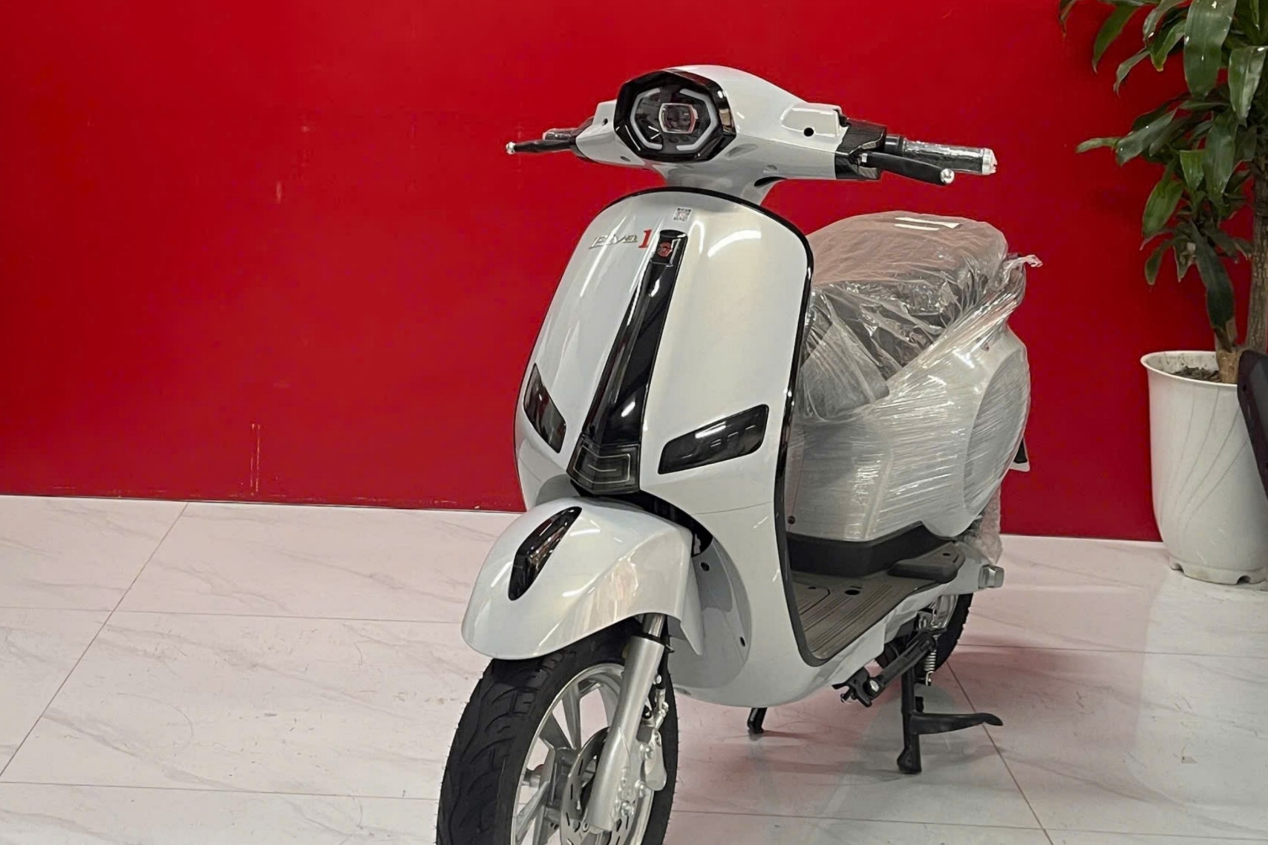 XE ĐIỆN G20 ElVA - DÁNG VESPA - MÀU BẠC XÁM