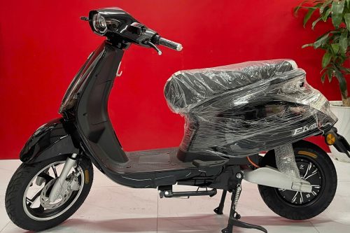 XE ĐIỆN G20 ElVA - DÁNG VESPA - MÀU ĐEN BÓNG